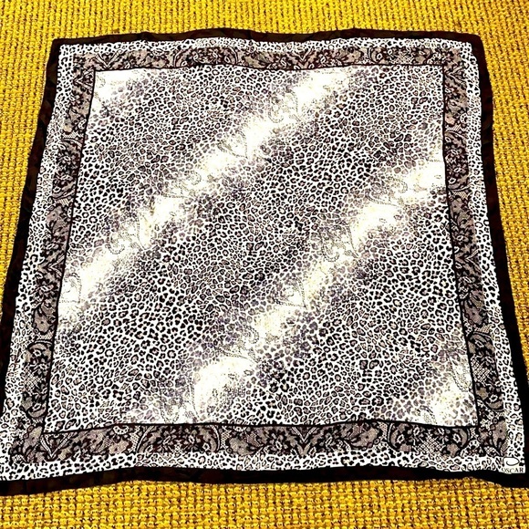 Vintage 100% Silk Oscar de la Renta Black and White Animal Print Scarf - Picture 1 of 6